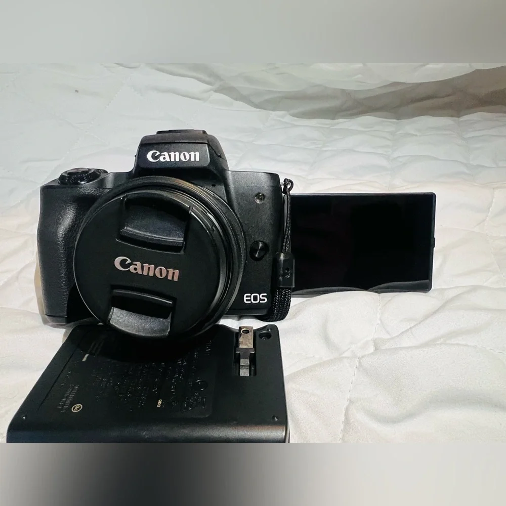 Canon EOS M50 Digital Camera Black Body w/ EF-M 15-45mm